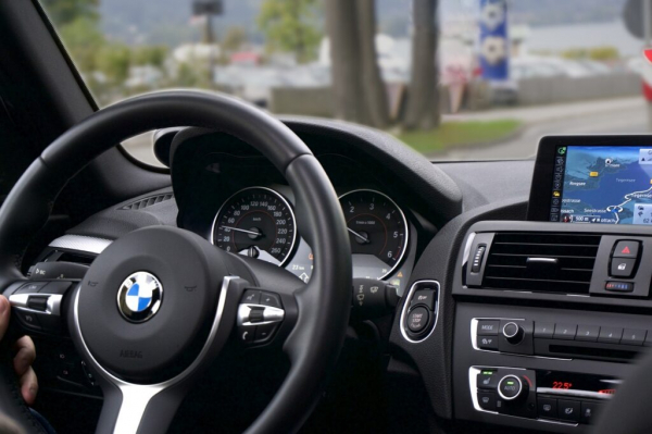 Рейтинг лучших микроадаптеров для беспроводного подключения CarPlay и Android Auto в 2025 году